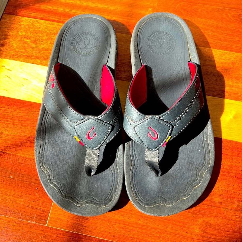 Olukai Kipi mens flip flops, size 9
